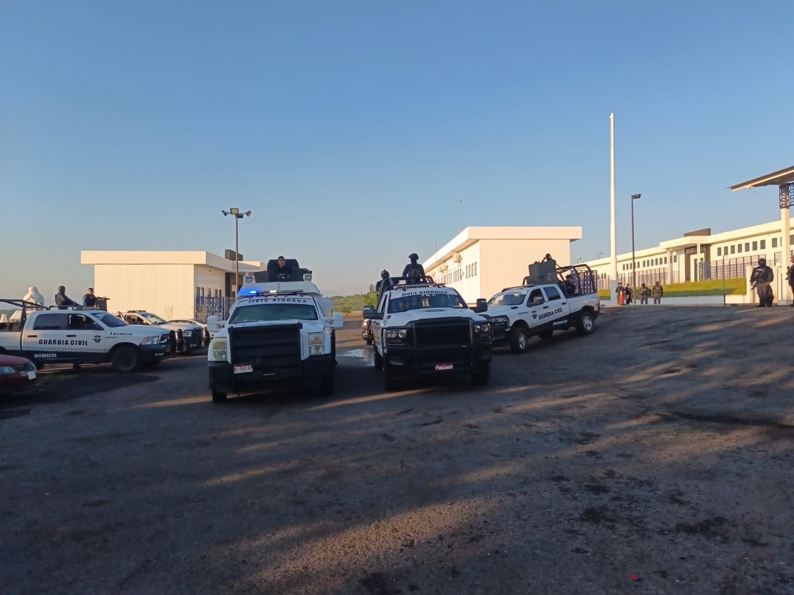 Bedolla despliega Ejército y Guardia Nacional tras bloqueos