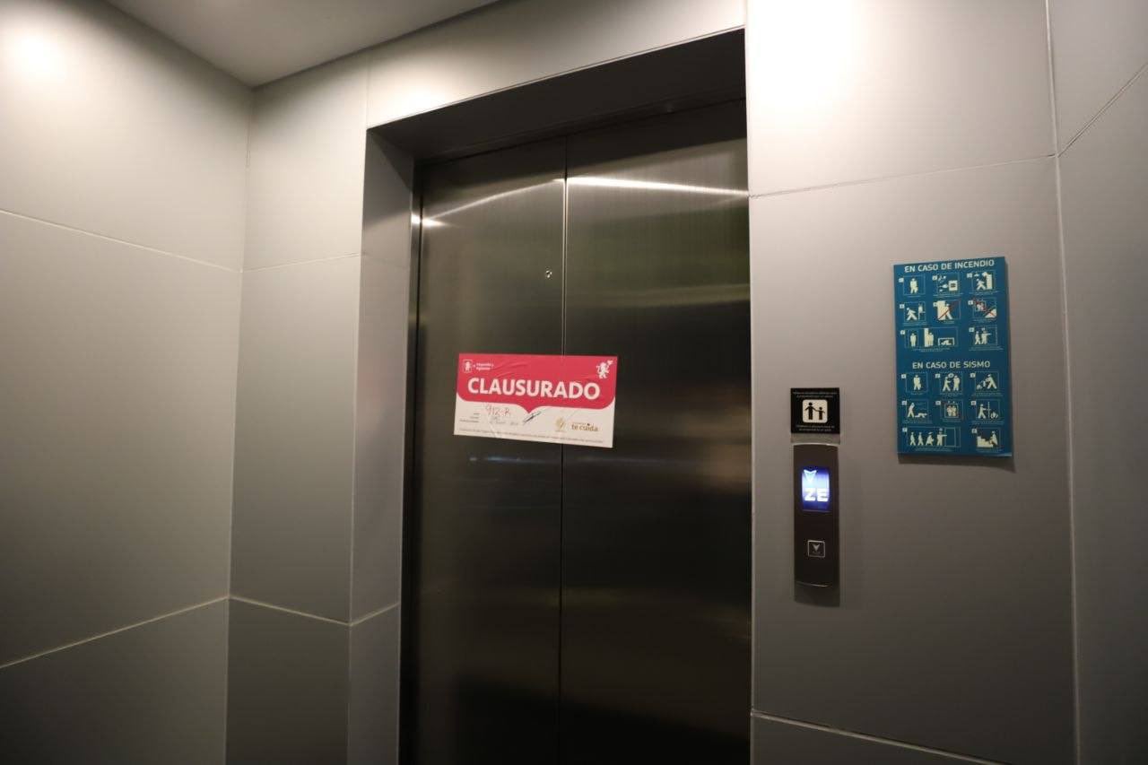 Clausuran terraza del Hotel Riu Plaza Guadalajara tras salto ilegal de paracaidista