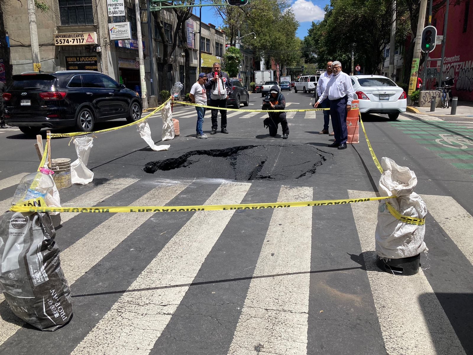 Socavón en Avenida Monterrey de la colonia Roma Norte