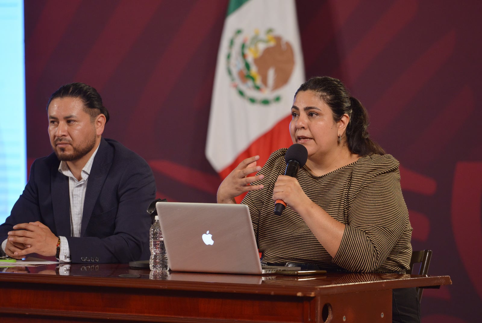 SEP defiende verso de c de Botellita de Jerez en nuevos libros
