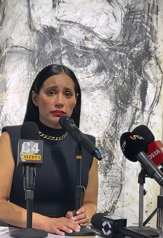 Sandra Cuevas en conferencia de prensa.