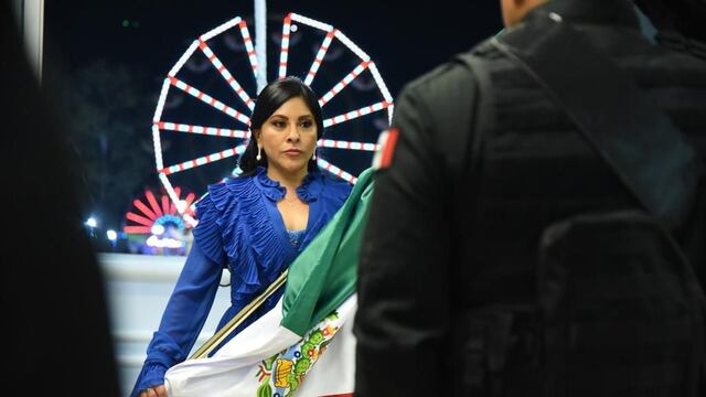 Karla Fiesco conmemora el 213 aniversario de la Independencia de México