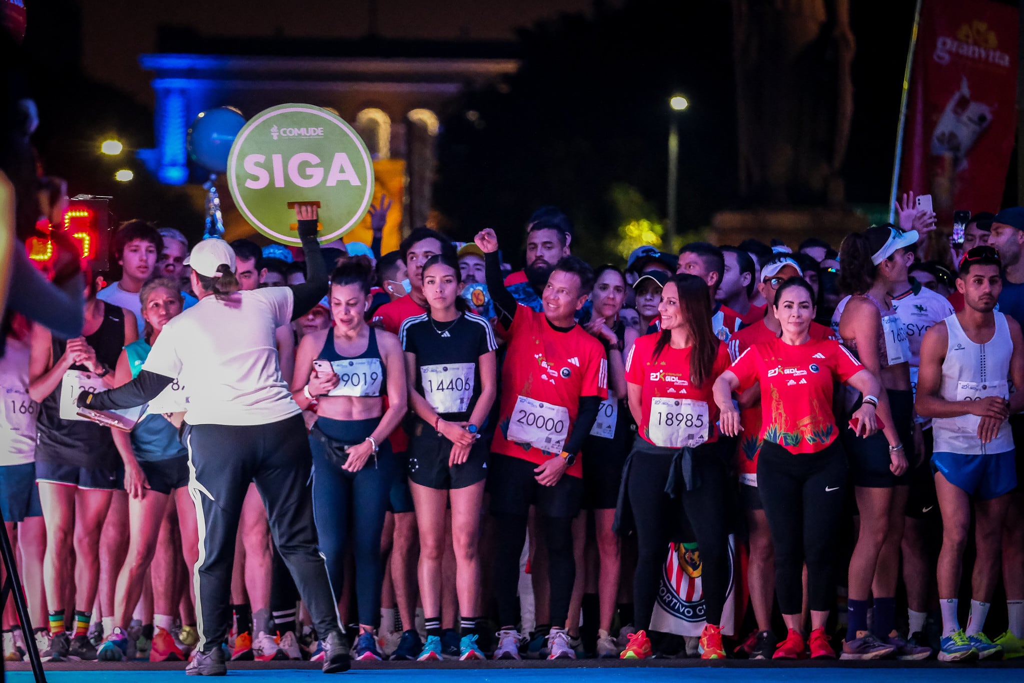 El gobernador Pablo Lemus participó en la carrera 21K Guadalajara Electrolit 2025.