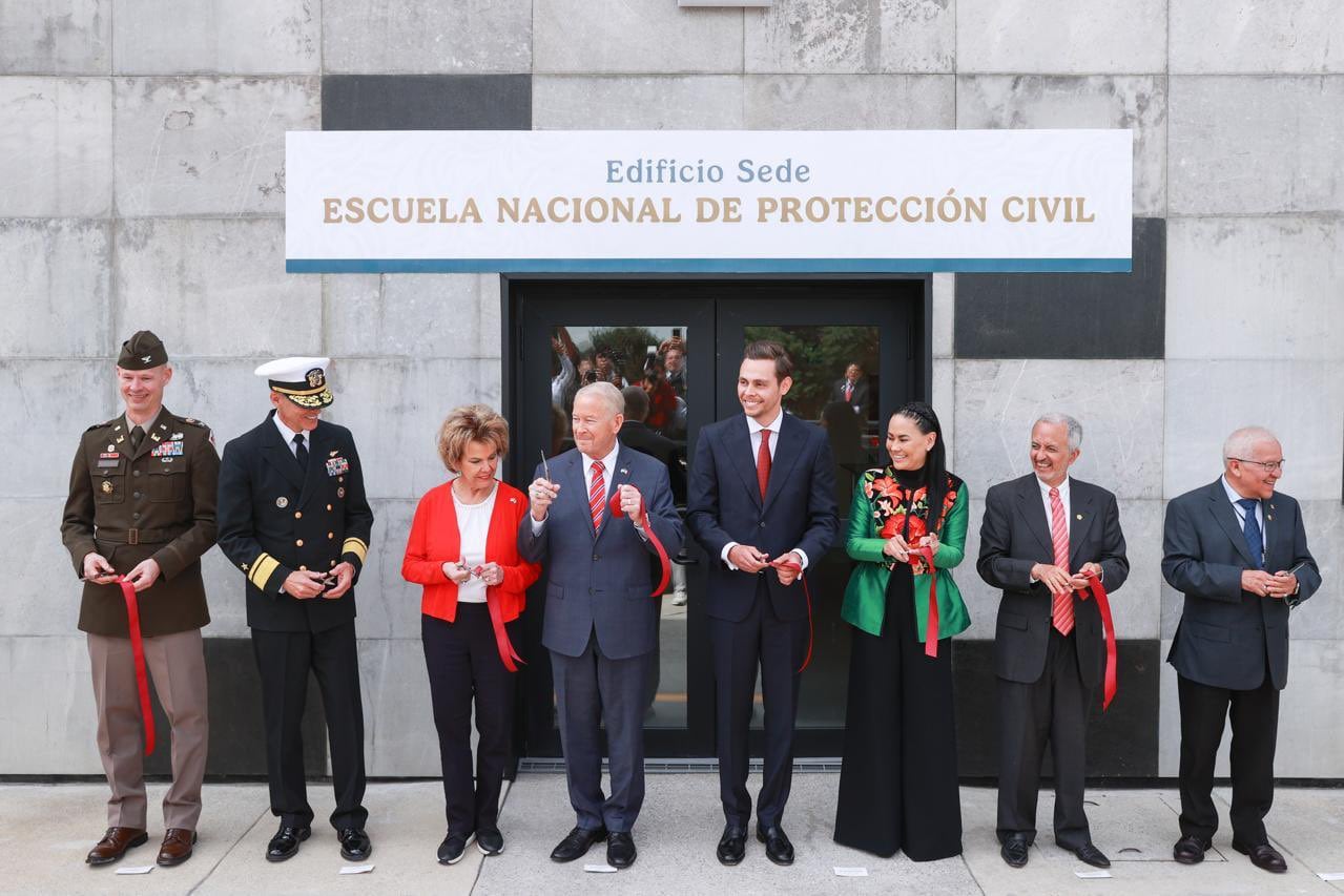 Ronald Johnson resalta cooperación bilateral en la Escuela de Protección Civil