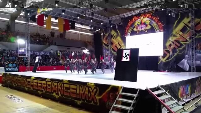 VIDEO: Usan símbolos nazis en concurso juvenil de baile en Guadalajara