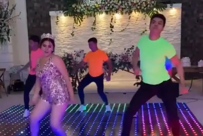 Chambelán opaca a quinceañera
