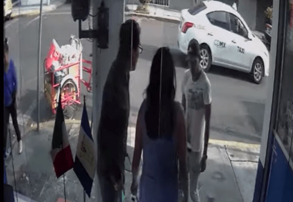 El sujeto interceptó a su víctima en una farmacia.