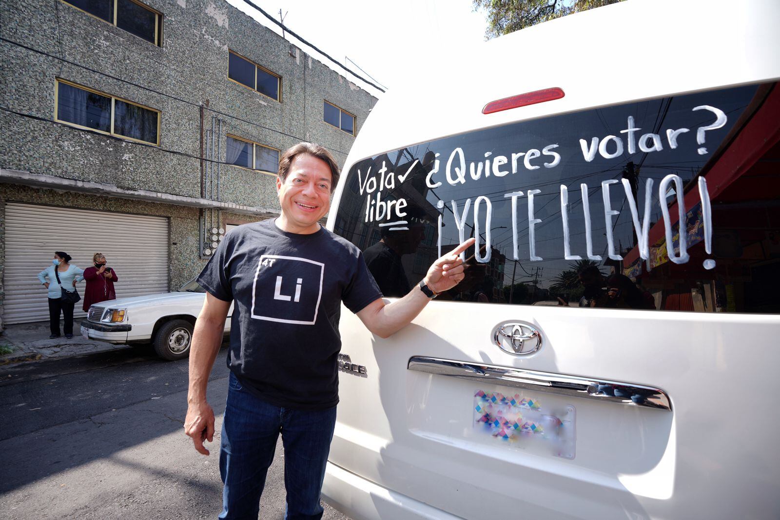Mario Delgado acarrea votantes