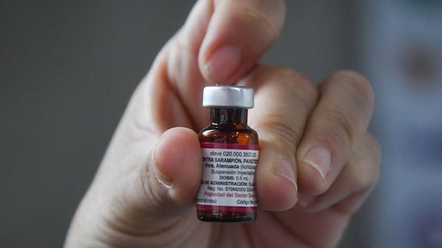 Salud revela cuántas dosis contra el sarampión se aplicaron a grupos vulnerables