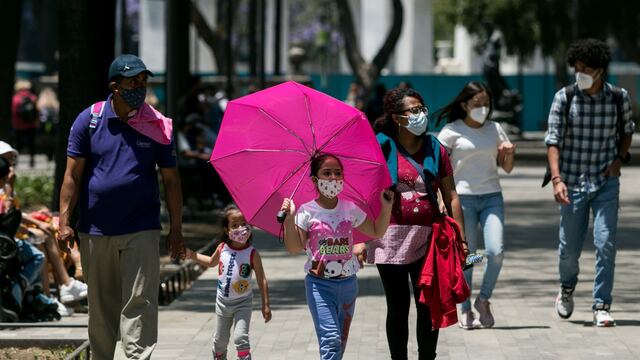 CIUDAD DE MÉXICO, 10ABRIL2021.- Las altas temperaturas continúan en el país con temperaturas hasta de 45º grados centígrados. En la capital del país se registra una temperatura de hasta 29 grados sin pronóstico de precipitación.
FOTO: GALO CAÑAS/CUARTOSCURO.COM