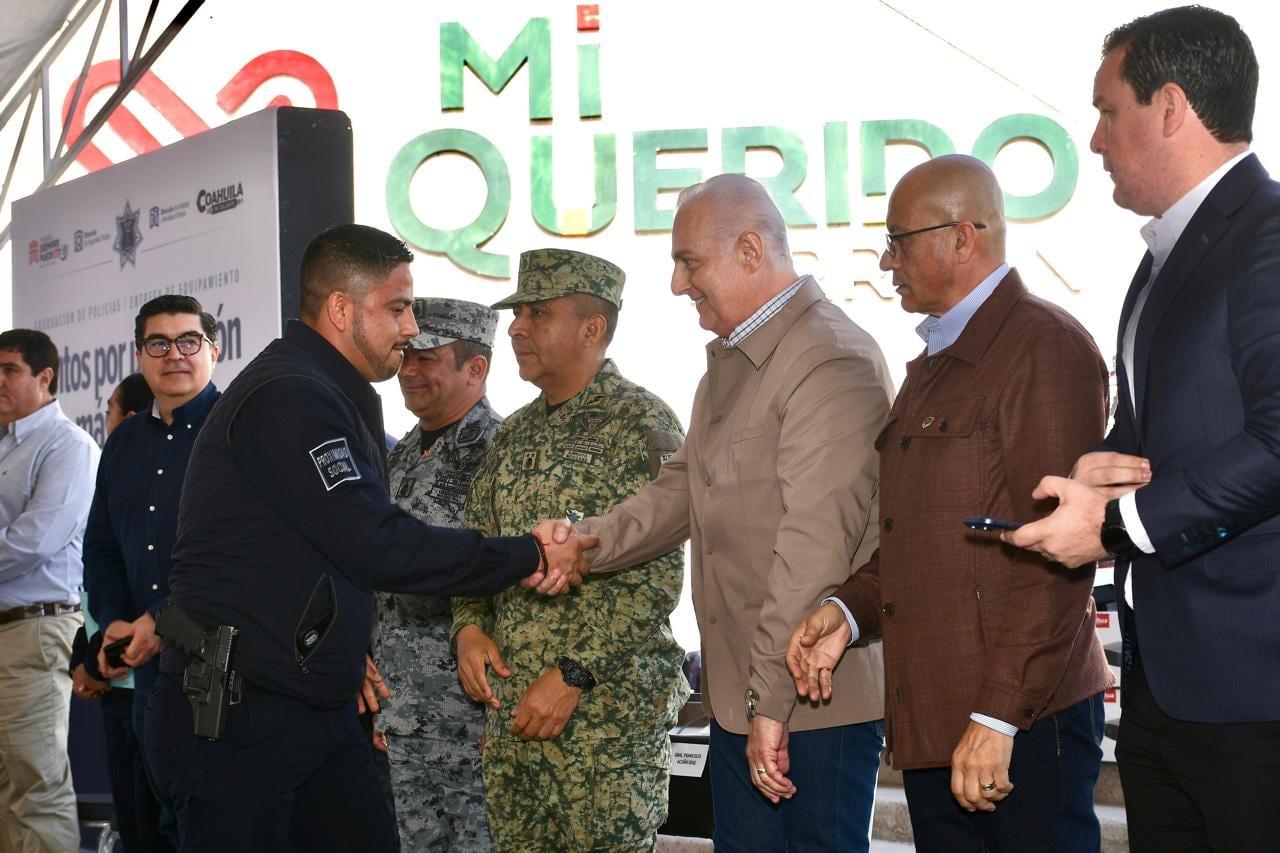 Torreón fortalece su seguridad con 120 nuevos policías y equipamiento.