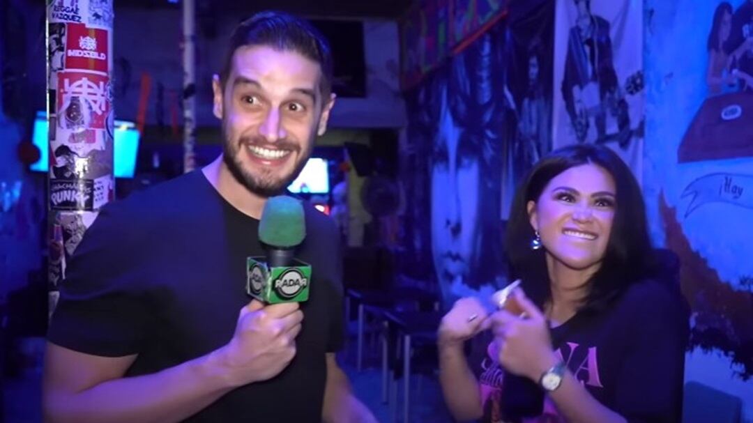 Adrián Marcelo le busca novio a Gomita en un bar de mala muerte de Monterrey (VIDEO)