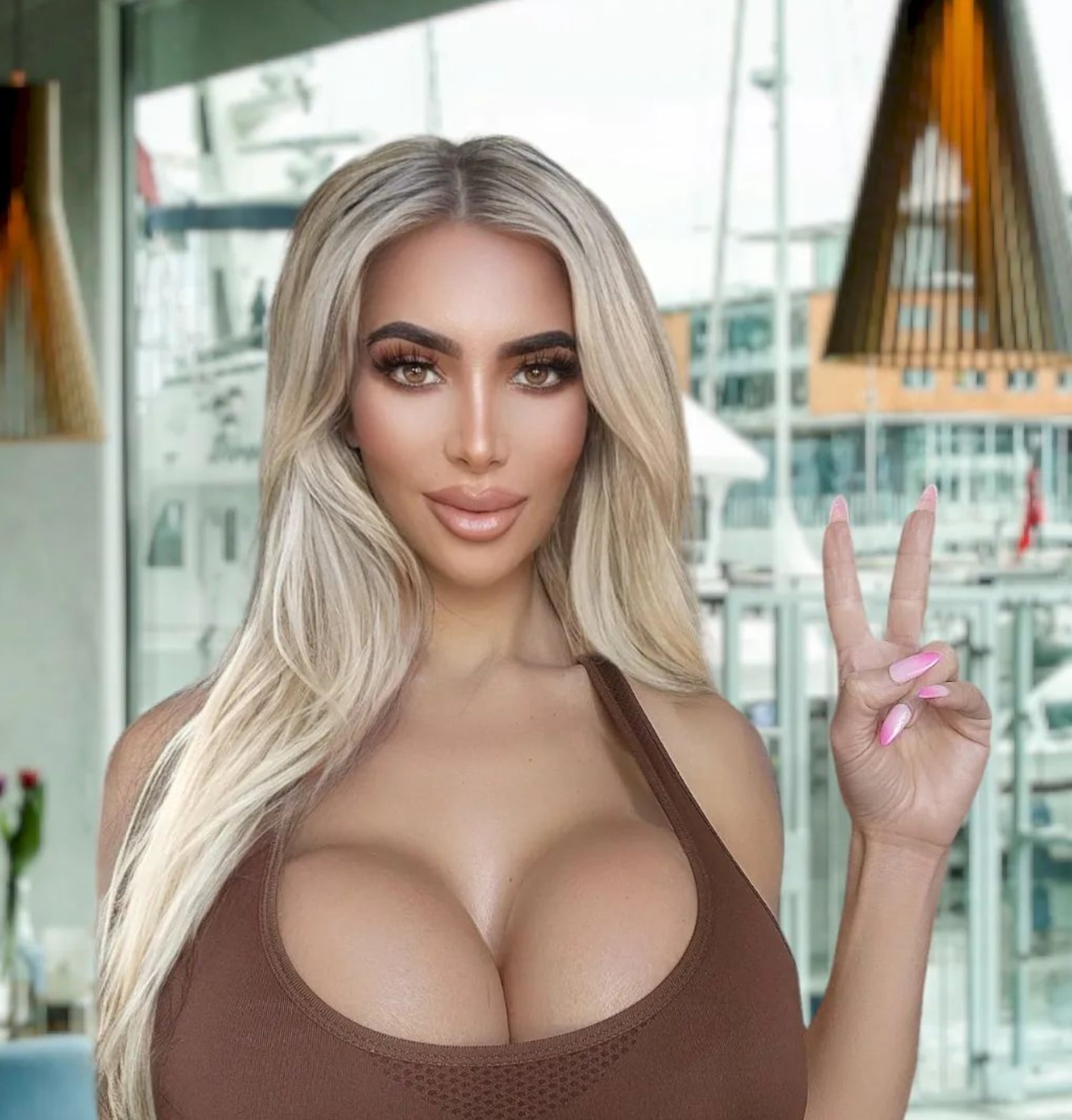 Ella es Christina Ashten Gourkani, la “doble” de Kim Kardashian