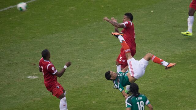 Raúl Jiménez marcó un gol de chilena ante Panamá en el Hexagonal rumbo a Brasil 2014