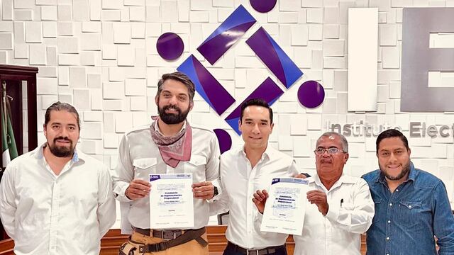 Antonio Attolini presume su constancia como diputado plurinominal