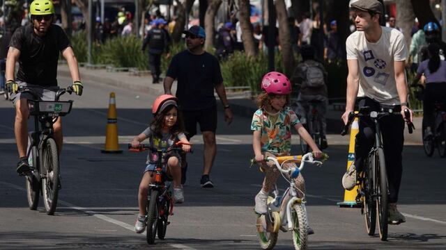 Familias y jóvenes acudieron a disfrutar del Paseo Dominical en Paseo de la Reforma