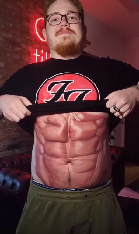 Tatuaje de "abdomen de acero"