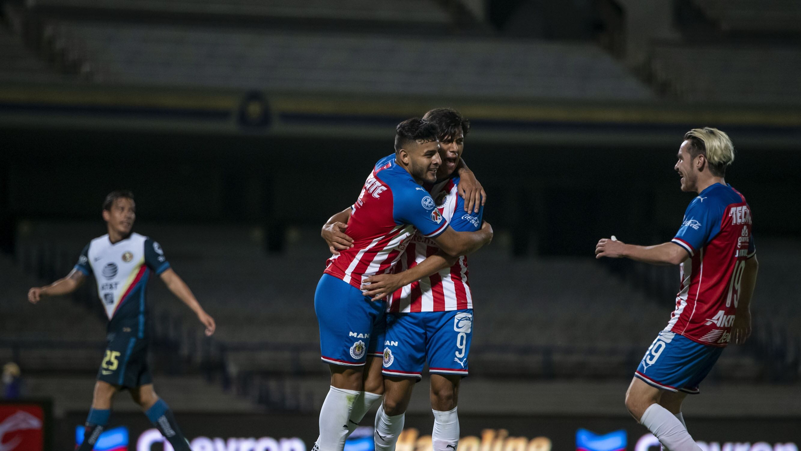 Chivas camina a la Final: Anota Alexis Vega el mejor gol de Copa por México (VIDEO)