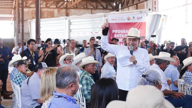 Alfonso Durazo entregó tractocamión de Constellation Brands