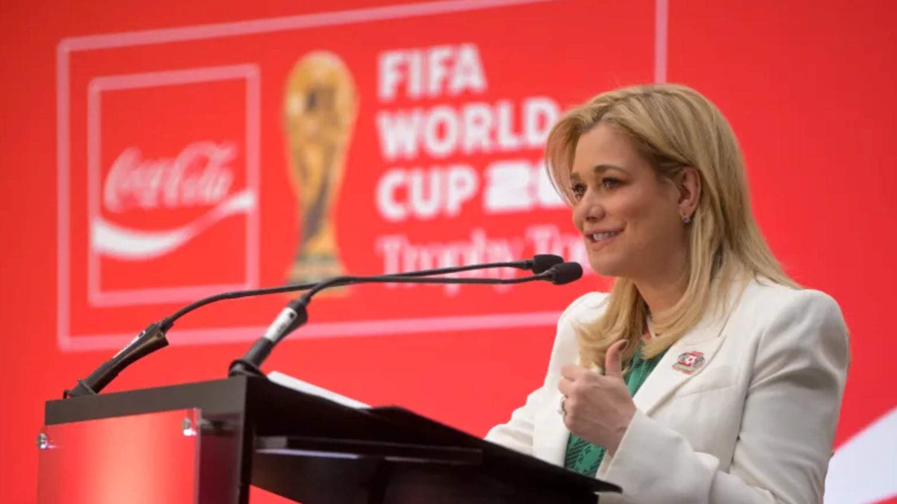 Maru Campos recibe en Chihuahua el trofeo oficial de la Copa Mundial FIFA 2026