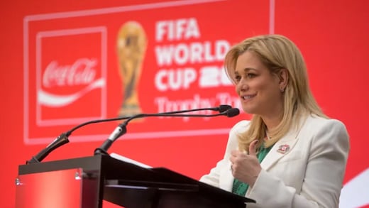 Maru Campos recibe en Chihuahua el trofeo oficial de la Copa Mundial FIFA 2026