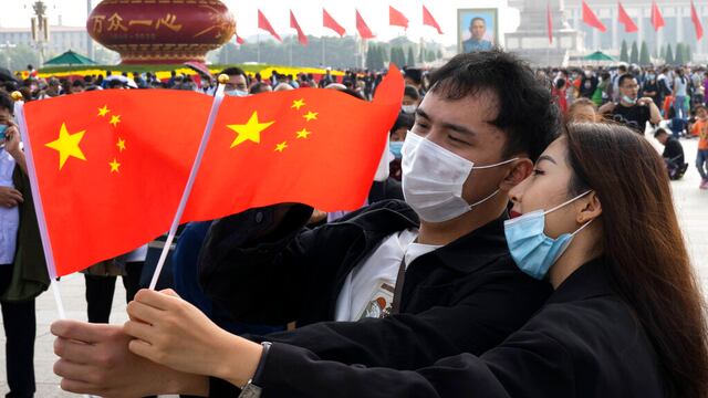 Hombre con bandera de China