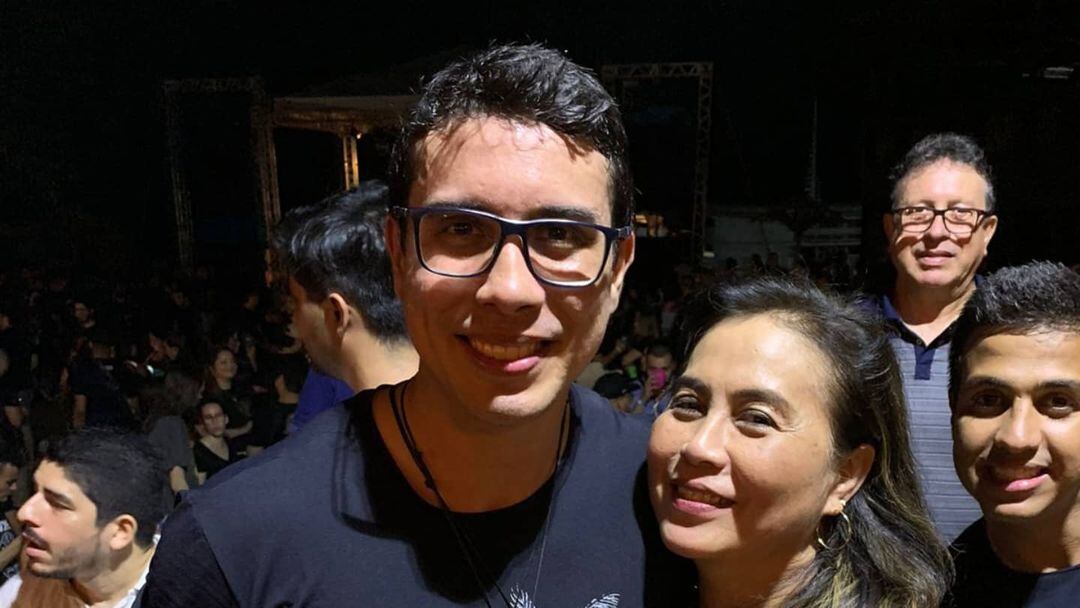 Ayres Sasaki, cantante