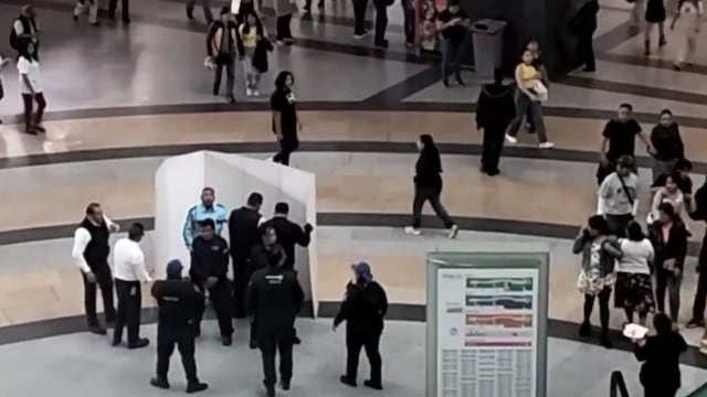 Cae hombre desde segundo piso de Forum Buenavista