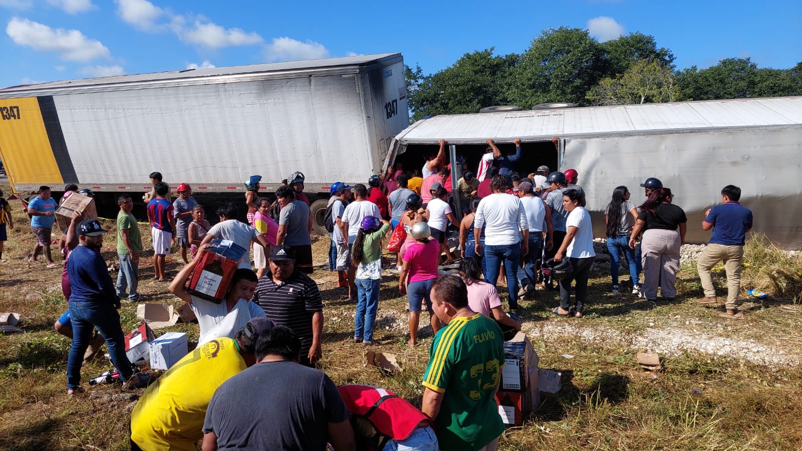 Rapiña por volcadura de Camión en Campeche