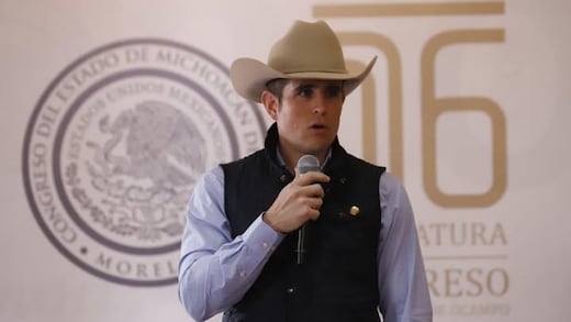 Diputado del PRD afirma que él presentó primero la iniciativa conocida como Ley Manzo