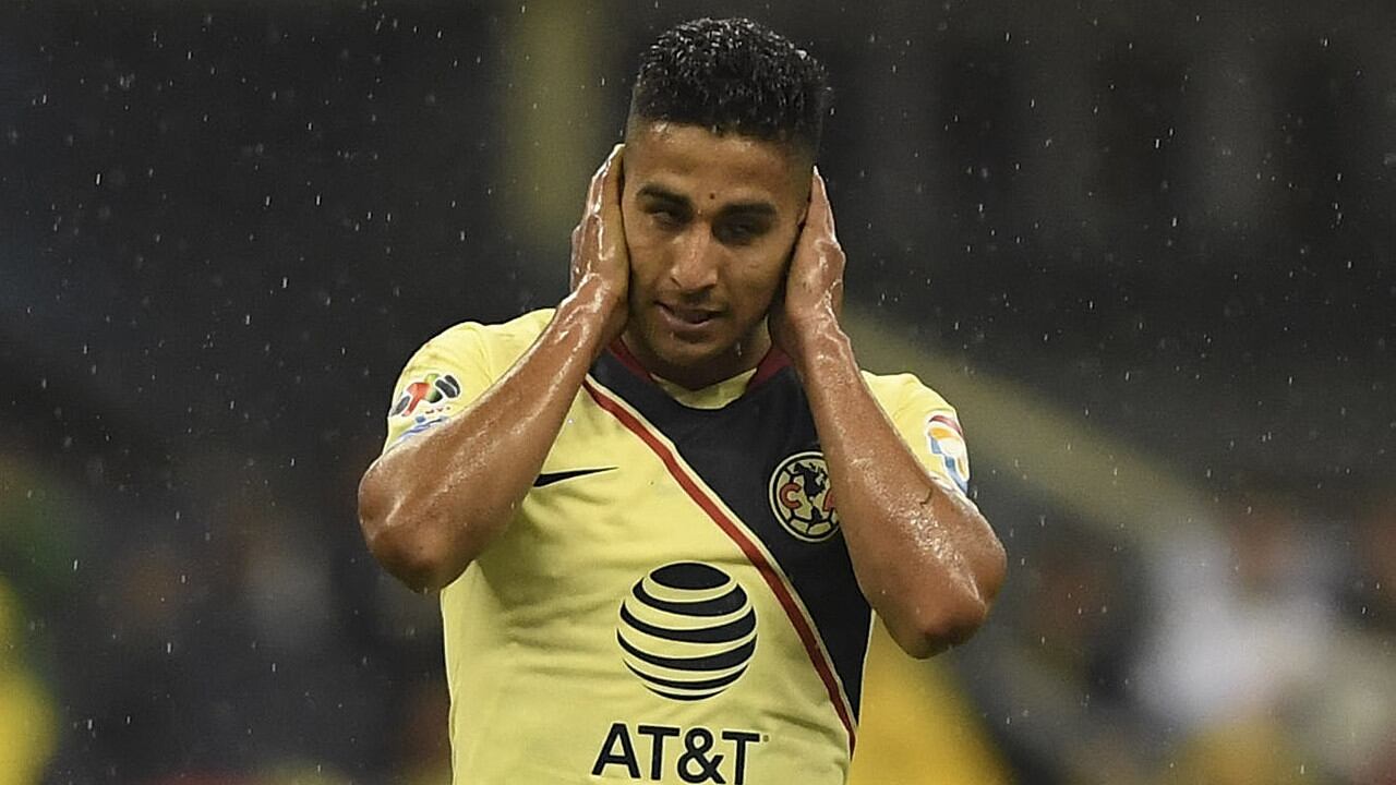 Cecilio Domínguez lamenta oportunidad fallada.