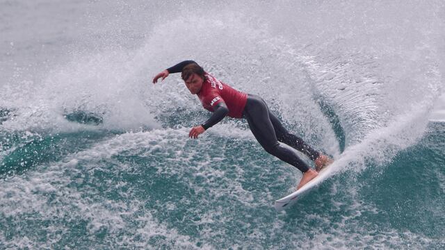 Alan Cleland, surfista mexicano.