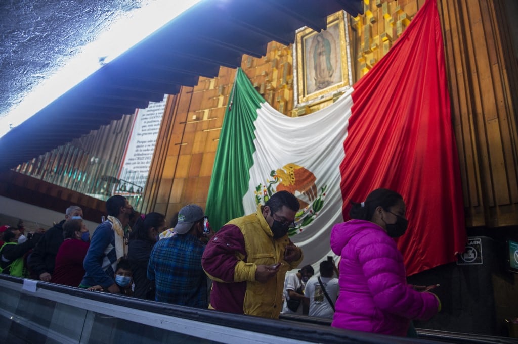 Peregrinos visitan la Basílica de Guadalupe