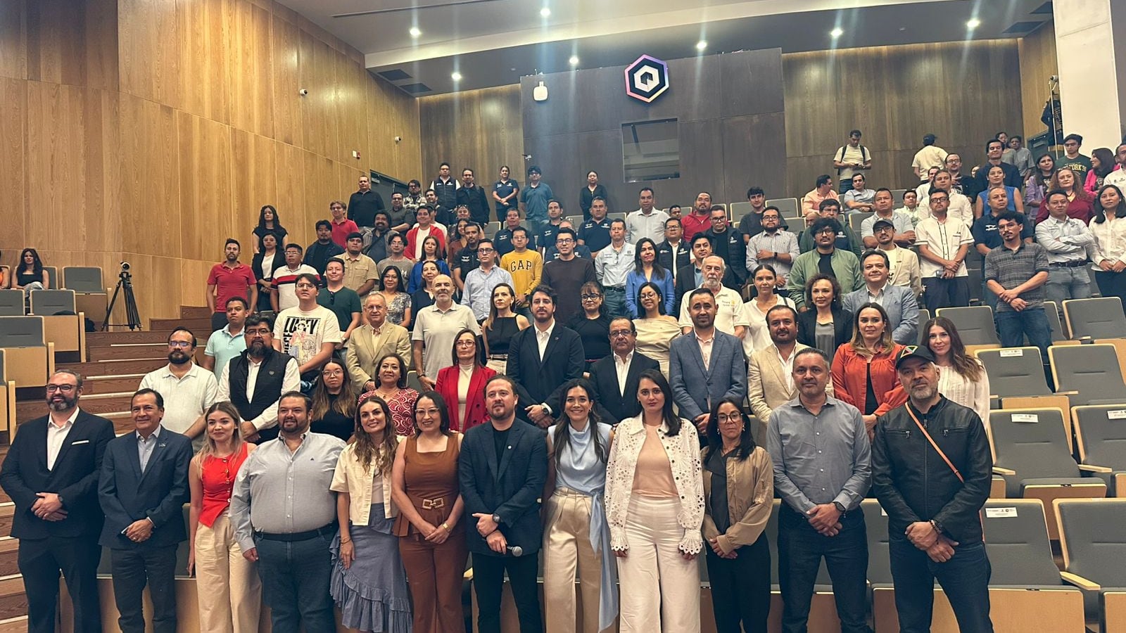 Querétaro inaugura BLOQUE Summit 2026 y presenta a Karla, su asistente de IA