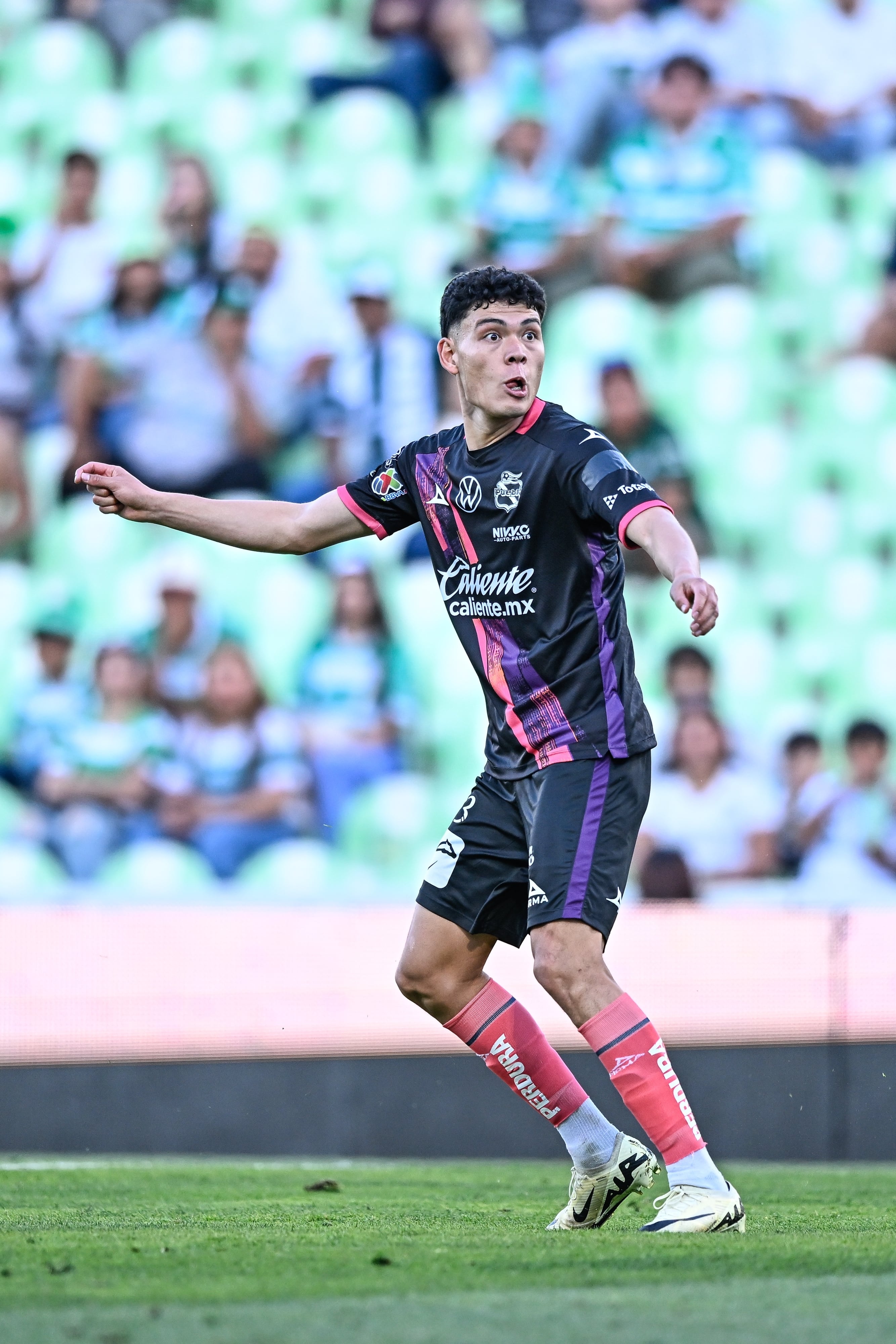 Luis Rey es defensa del Puebla