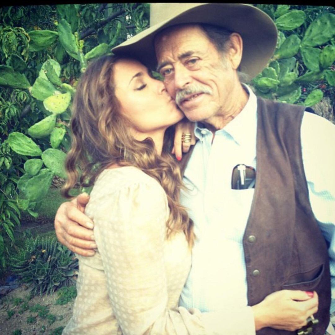 Carmen Muñoz junto a su papá
