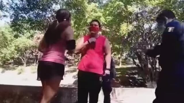 Mujer enfrenta a acosador
