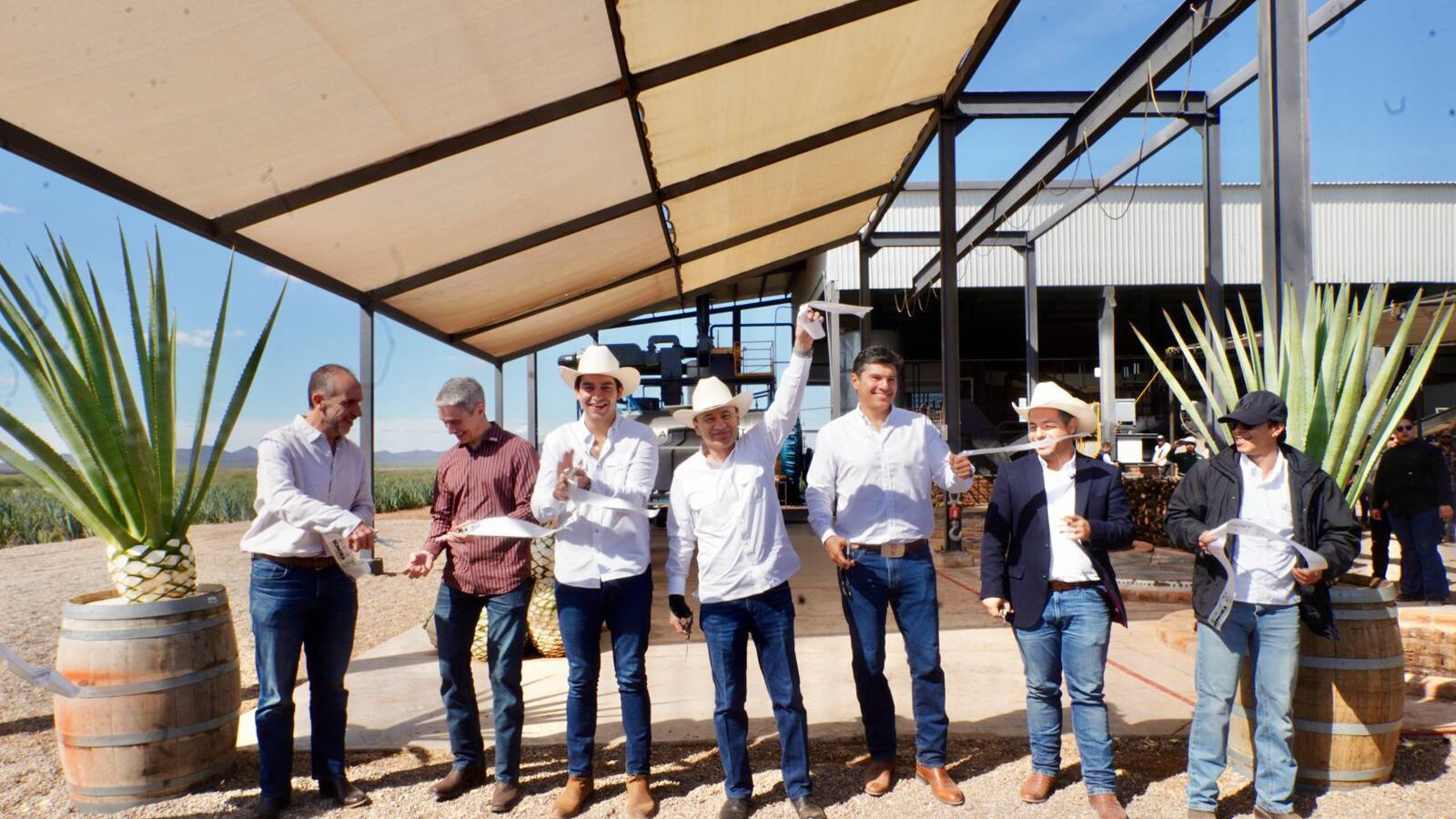 Alfonso Durazo consolida al bacanora como producto premium con certificaciones oficiales