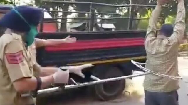 Brazo metálico en la India