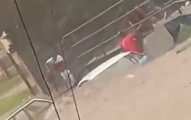 Rescatan a familia y a su perrito por inundación en Guadalajara, Jalisco