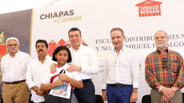 Rutilio Escandón Cadenas inauguró la reconstrucción de dos escuelas primarias.