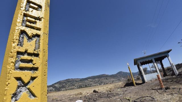 Los ductos de PEMEX que pasan por el municipio mexiquense de Acambay son vigilados por elementos de la Policía Militar y policías federales