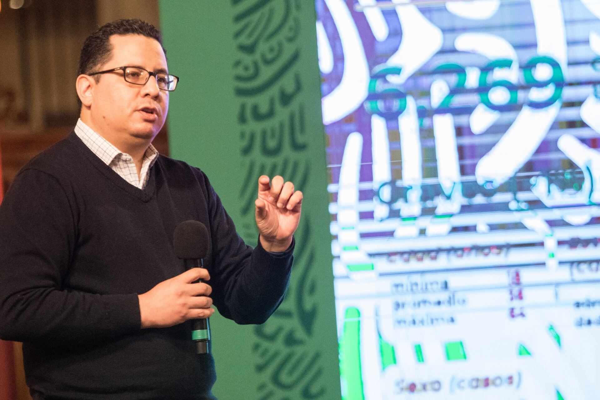 José Luis Alomía en la conferencia sobre coronavirus