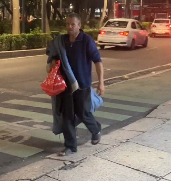 Captan a extranjero en situación de calle viviendo en CDMX por la “bendita gentrificación”