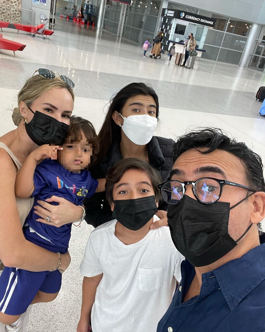 Adal Ramones y sus tres hijos: Paola, Diego y Cristobal