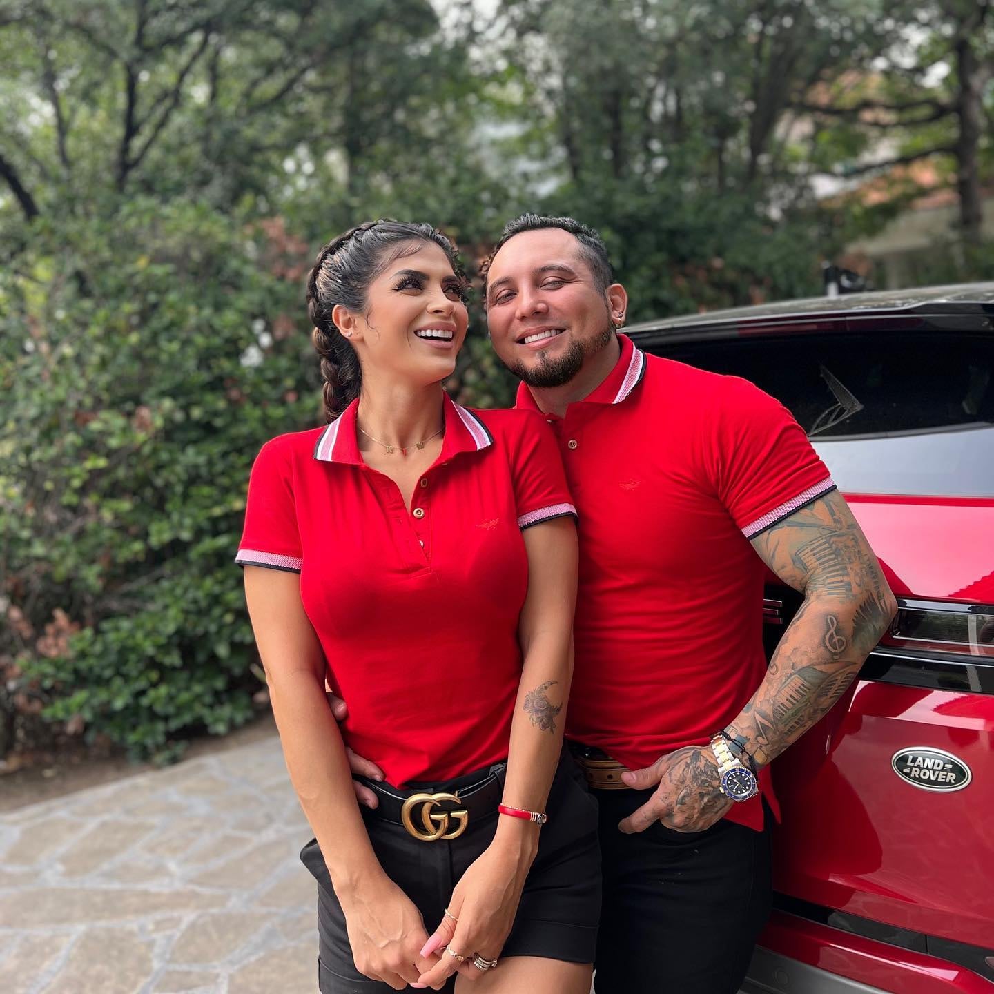 Kimberly Flores y Edwin Luna con barba