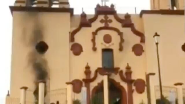 Hombre incendia la iglesia en Santiago, Nuevo León