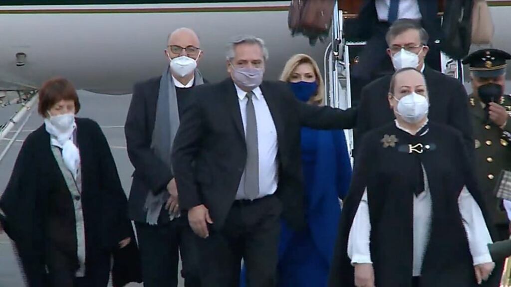 Alberto Fernández llega a México; se reunirá con AMLO