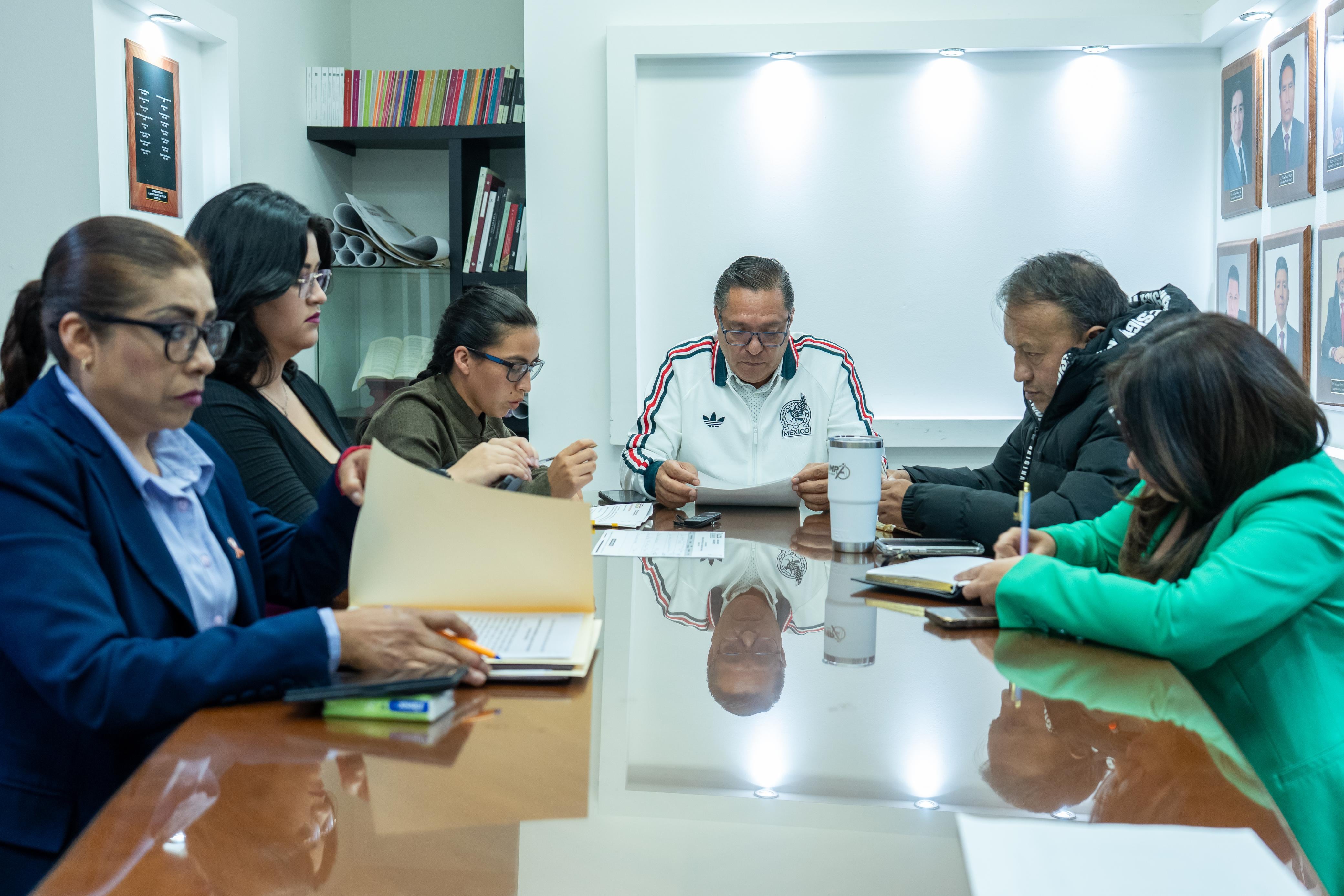 Ricardo Moreno abre diálogo sobre bodegas en colonia Independencia de Toluca.
