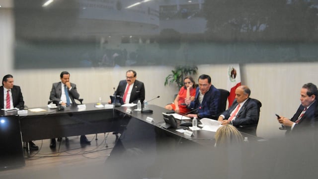 Reunión de senadores del PRI encabezados por Miguel Ángel Osorio Chong.